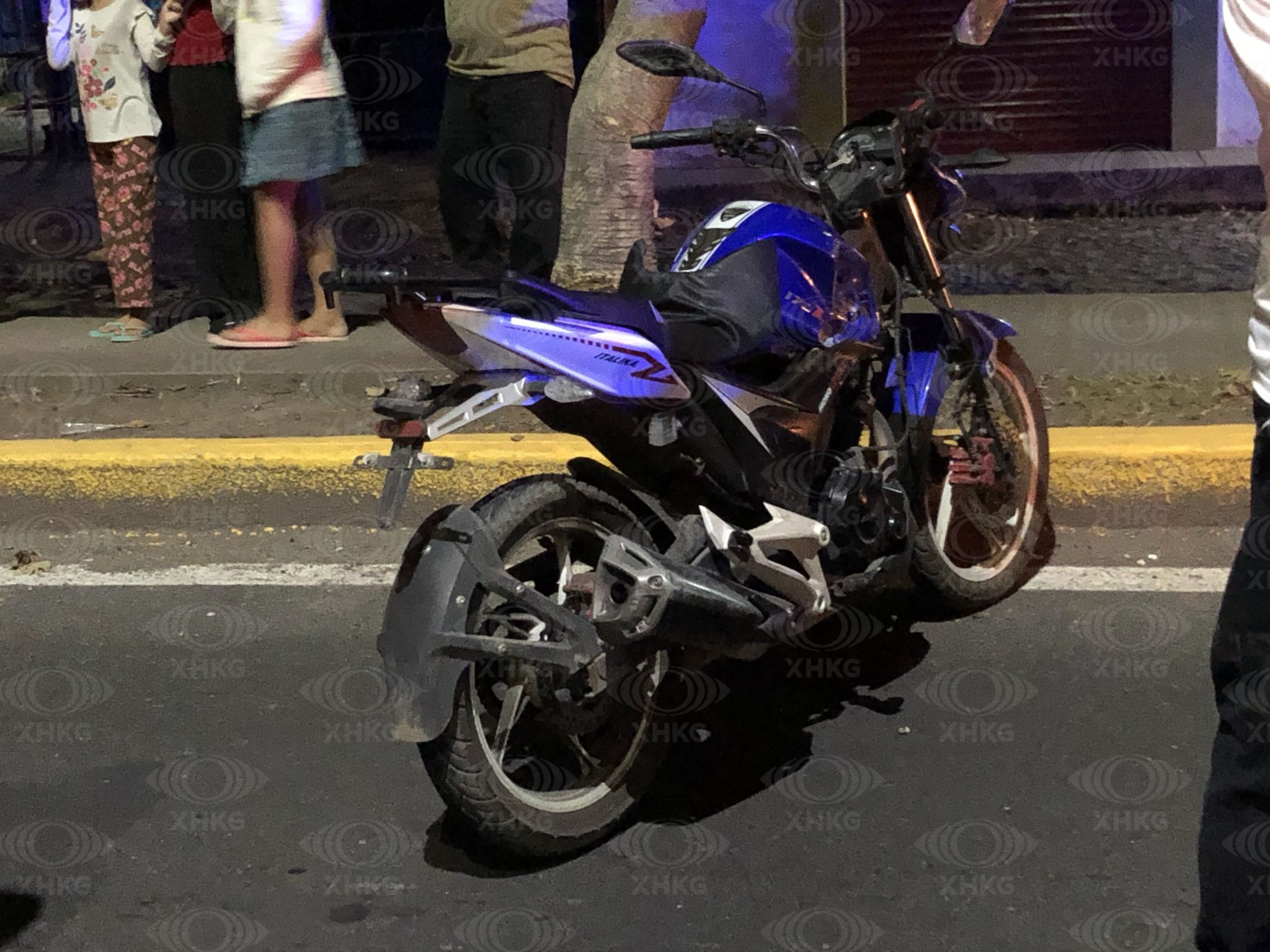 Motociclista Se Impacta Contra Taxi En El Bulevard Colosio De Tepic