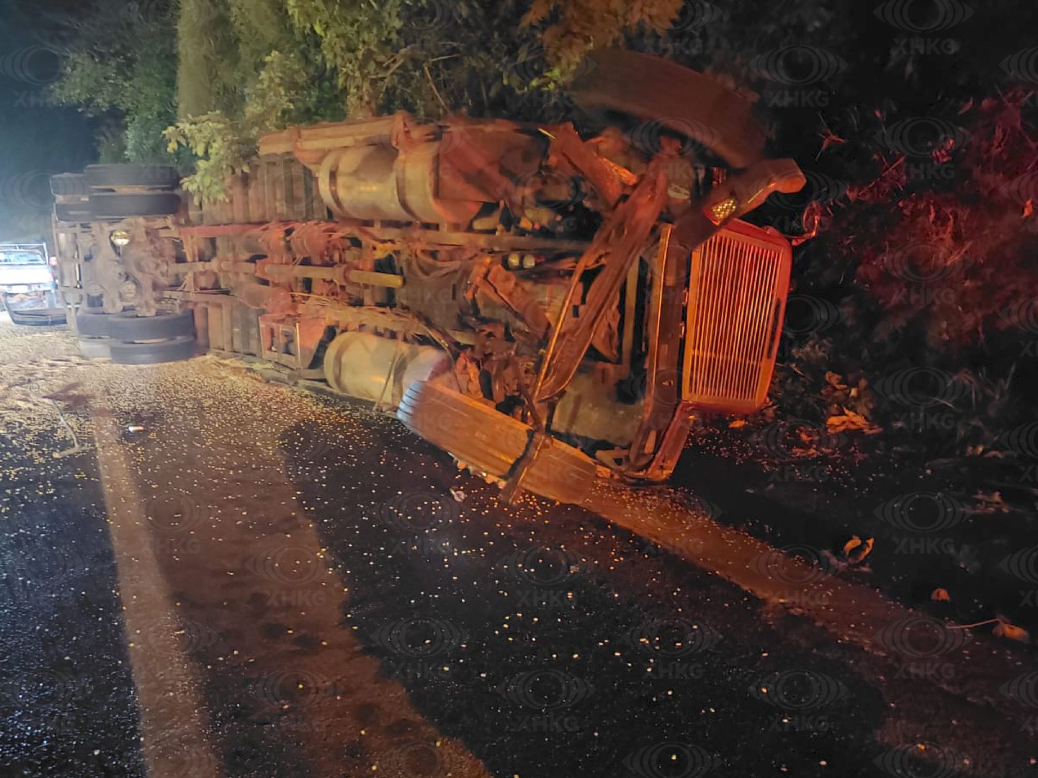 Cami N Cargado De Ma Z Vuelca En La Autopista Tepic Villa Uni N Xhkg Tv