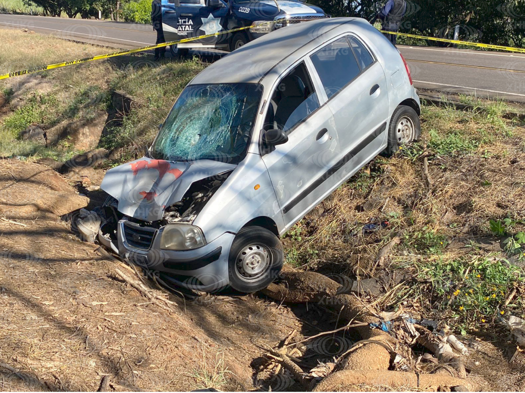 Localizan Veh Culo Con Huella De Choque Y Abandonado En La Carretera A