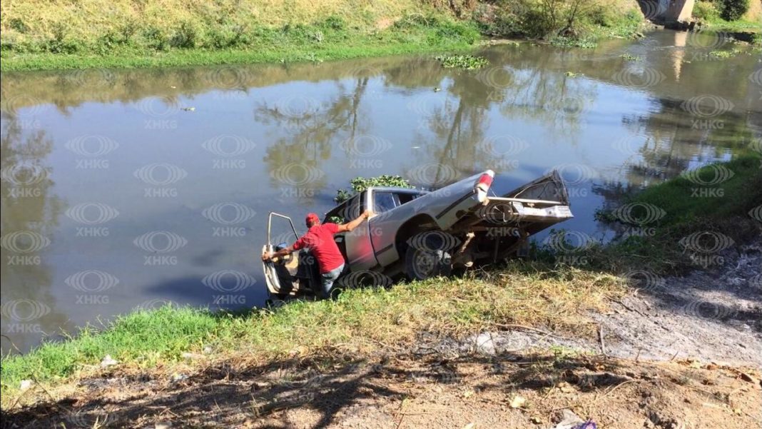 Camioneta cae al río Mololoa; "se bajó a tomar agua", dice ...